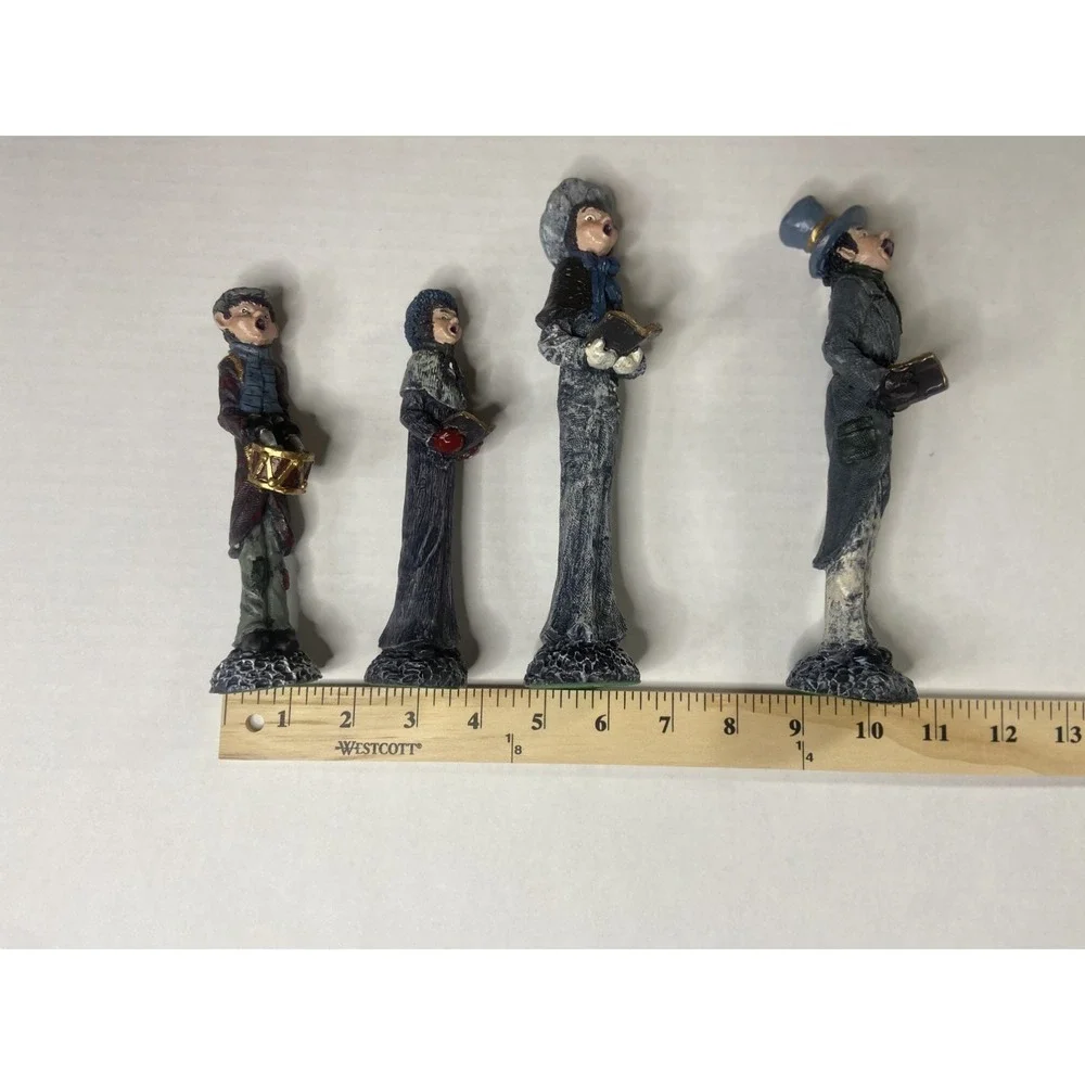 Vintage Windsor Collectible Christmas Caroler Family  Wintery Attire Set 4 Resin